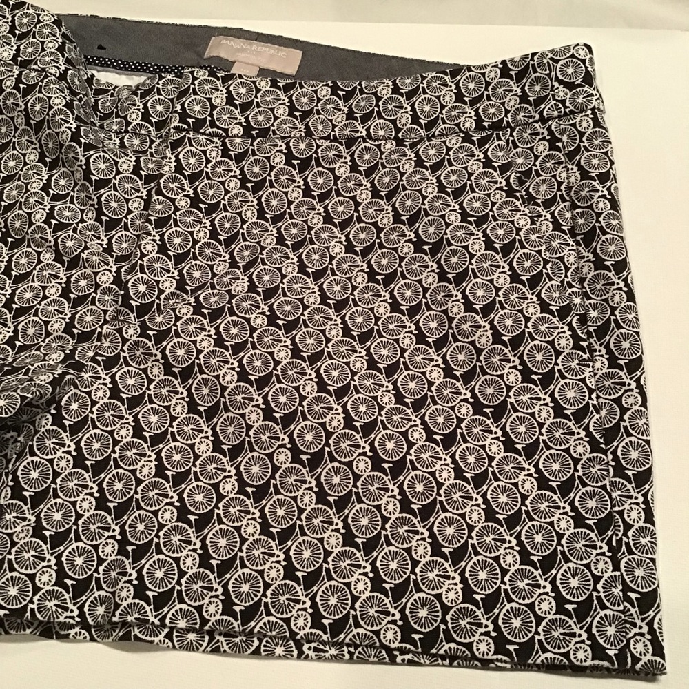 BANANA REPUBLIC ladies shorts bicycles size 10